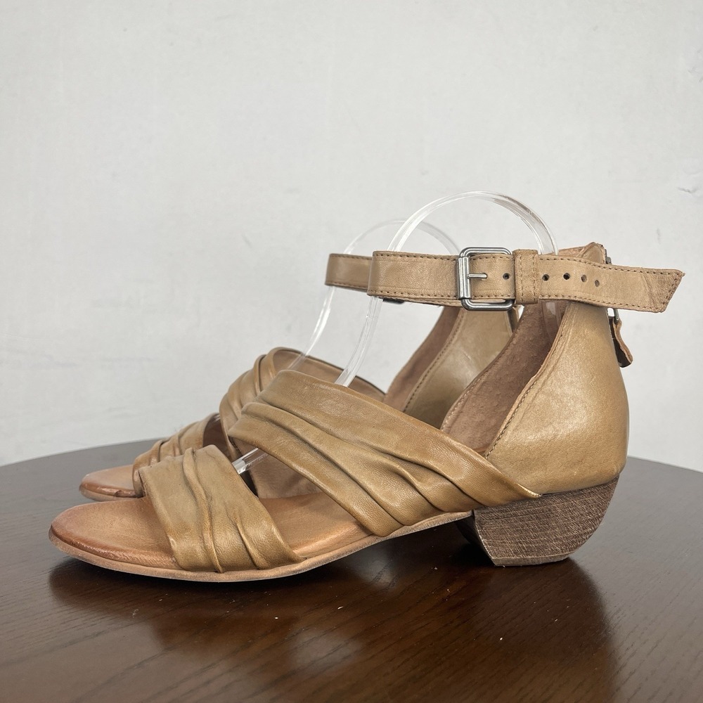 Miz Mooz Cassie Sandals Women's 40 / 9 Wide Tan Leather Ankle Strap Buckle Zip